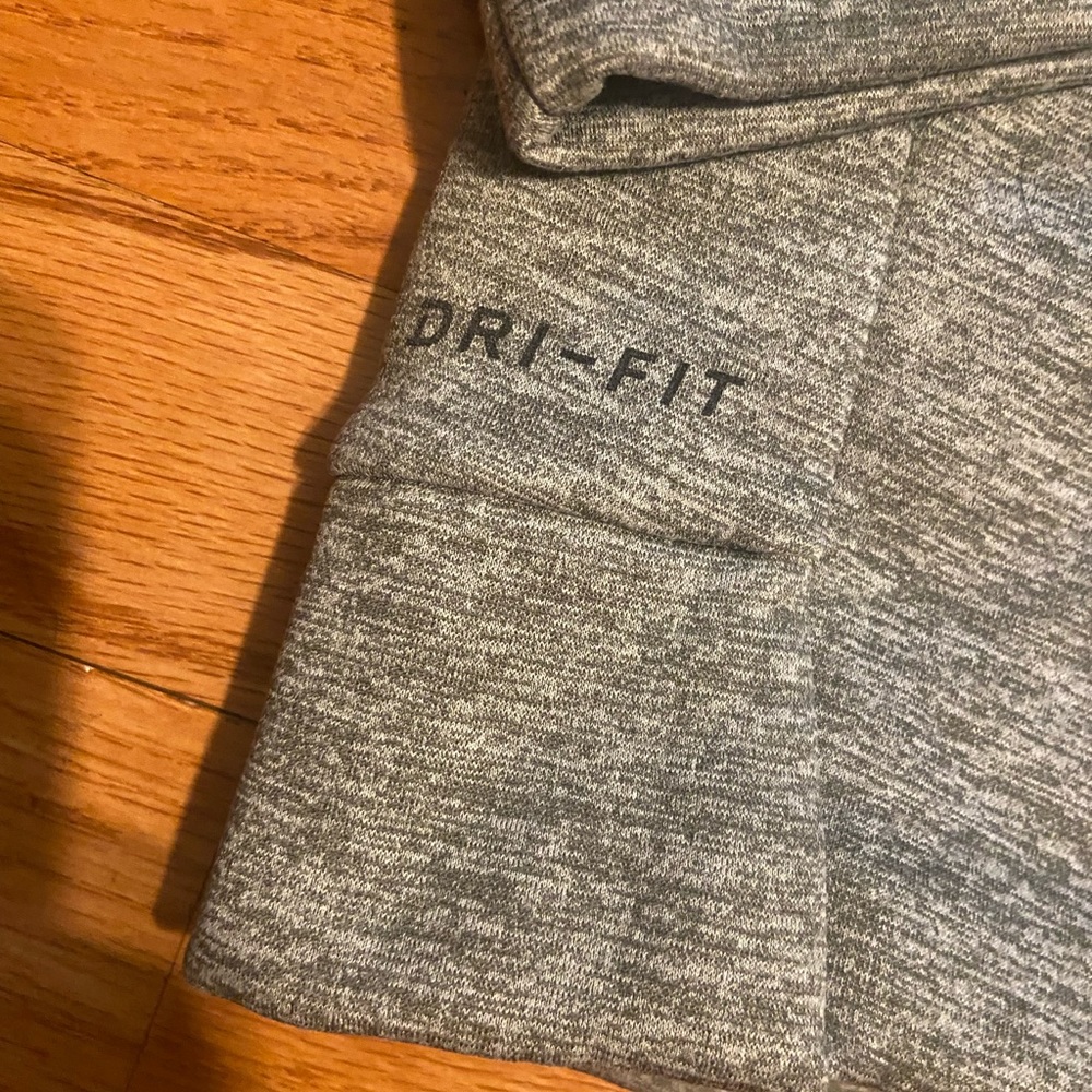 Nike drifit hoodie size medium